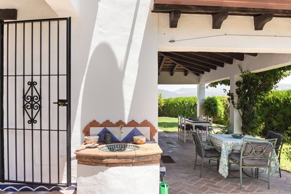 Outdoor dining