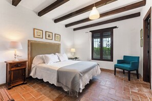 2 quartos, ferros/tábuas de passar roupa, Wi-Fi, roupa de cama