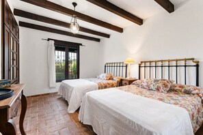 2 habitaciones, tabla de planchar con plancha, wifi y ropa de cama 