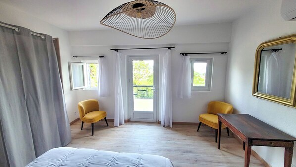 1 bedroom, WiFi, bed sheets - L'Oustalette in Forcalquier (Forcalquier)