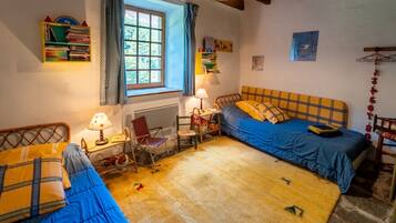 3 chambres, fer et planche à repasser, draps fournis