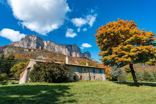 Exterior - Holiday Home 'Mouton' with Mountain View and Balcony (La Chaudière)