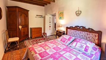 3 slaapkamers, een strijkplank/strijkijzer, beddengoed