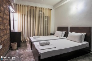 4 habitaciones, tabla de planchar con plancha y wifi gratis 