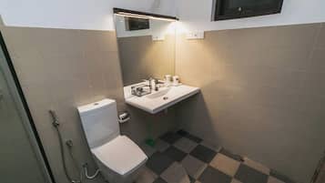 Doccia, asciugacapelli, bidet, asciugamani