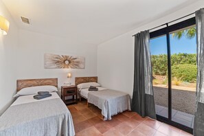 4 عدّة غرف نوم ومكواة/لوح كي وواي فاي مجانًا وملاءات أسرّة