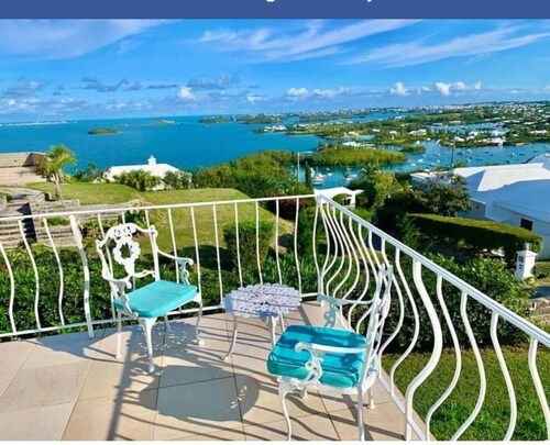 Scenic Southampton Stay w/ Pool + Views near Lighthouse