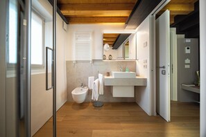 Duplex, Vineyard View | Bathroom