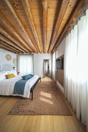 In-room safe, blackout curtains, soundproofing, free WiFi