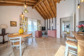 Διαμέρισμα, Θέα στο Λόφο, Ισόγειο | Περιοχή καθιστικού