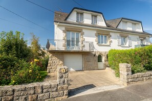 Exterior - Holiday Home 'Maison De Caractère' with Shared Terrace, Private Garden and Wi-Fi (Cancale)