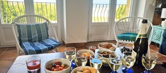 Ker Aloueder, sleeps 10, beach access, panoramic sea view