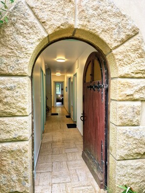 تفاصيل الفندق من الخارج