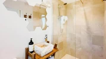 Shower, hair dryer, towels