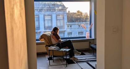 Colorful Flat @ trendy old docks.
Perfect for couples. Expandable to 3 bedrooms