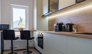 Fridge, microwave, oven, stovetop - MoHost Noua 3 (Brasov)