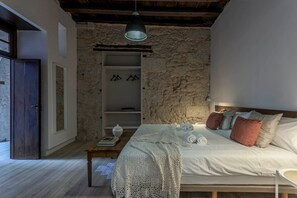 2 chambres, fer et planche à repasser, Wi-Fi gratuit, draps fournis