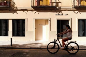 Front of property - Limehome Sevilla Calle Pureza (Seville)