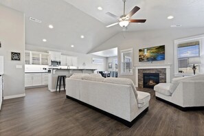 Smart TV, fireplace