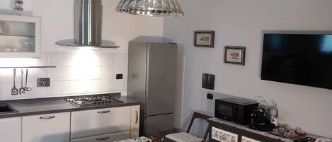 Micro-ondes, four, plaque de cuisson, lave-vaisselle