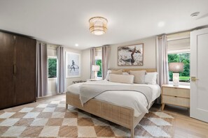 4 habitaciones, tabla de planchar con plancha y cuna de viaje 