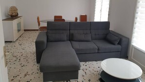 Unclassified image, 4 of 10, button - SINGLE-STOREY HOUSE 700M FROM THE SEA - 2 BEDROOMS (Camiers)