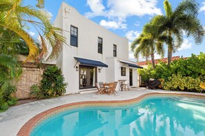 Pool - Discover your perfect getaway in this spacious and vibrant 4BR home featuring a sparkling private pool and a separate guest cottage. Perfect for families & groups seeking comfort, privacy, and easy access to all that West Palm Beach has to offer! (West Palm Beach)