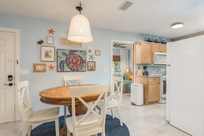 House | 3 bedrooms, Internet - Tropical Oasis With Hot Tub in Treasure Island (Treasure Island)