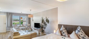 Apartment 'Sea View Apartment 1' with Sea View, Private Terrace and Wi-Fi