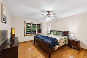 4 bedrooms, desk, free WiFi, bed sheets