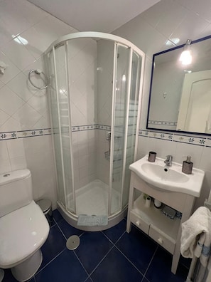 Shared bathroom - Rooms Maldonado (Madrid)