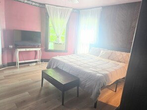 5 chambres, fer et planche à repasser, Wi-Fi, draps fournis