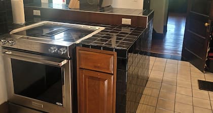 Spacious 5-bedroom house in awesome Cincinnati with WiFi, AC