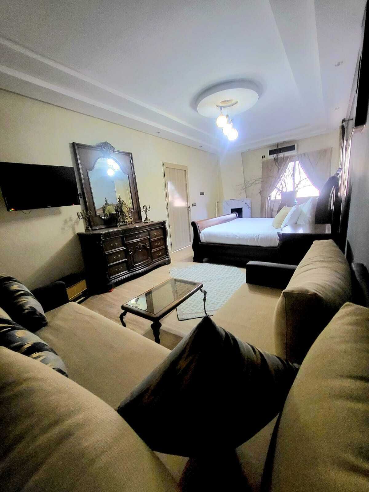 5 bedrooms, iron/ironing board, WiFi, bed sheets
