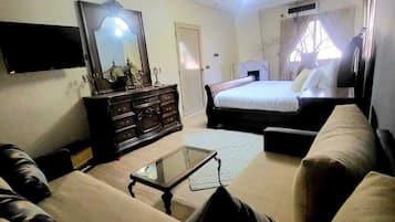 5 bedrooms, iron/ironing board, WiFi, bed sheets