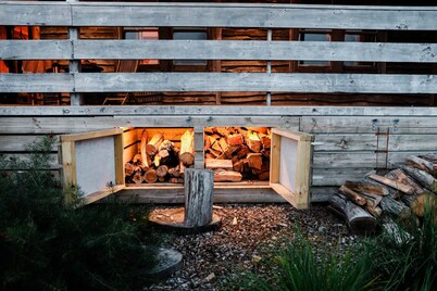 Rustic country lodge with spectacular fire pit and nearby hiking trails