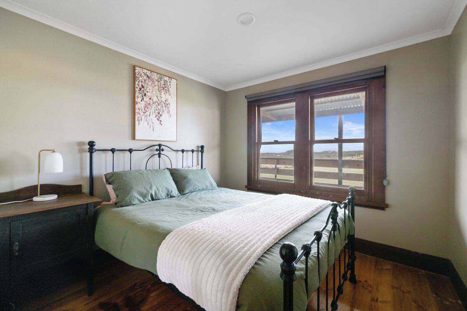 6 bedrooms, travel cot, free WiFi, bed sheets