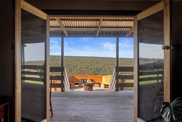 Interior - Rustic country lodge with spectacular fire pit and nearby hiking trails (Hallston)