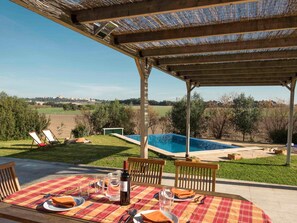 Outdoor dining - Villa Baix des Pujol: Modern Luxury & Relaxation in Mallorca (Petra)