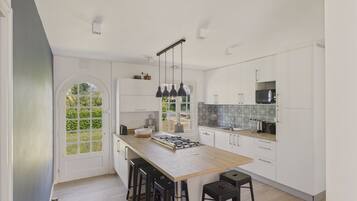 Réfrigérateur, micro-ondes, four, lave-vaisselle