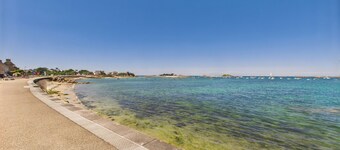 Port Blanc – House for 12 Adults and 2 Children