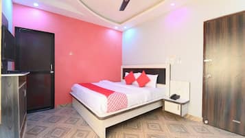 Deluxe Room | Laptop workspace, free WiFi