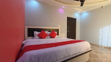 Deluxe Room | Laptop workspace, free WiFi
