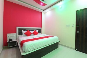 Classic Room | Laptop workspace, free WiFi