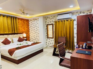 Soundproofing, free WiFi - Hotel Golden Crystal (Patna)