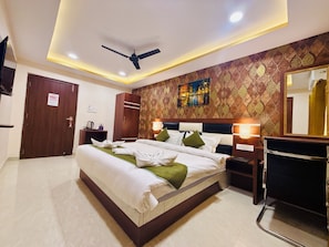 Soundproofing, free WiFi - Hotel Golden Crystal (Patna)