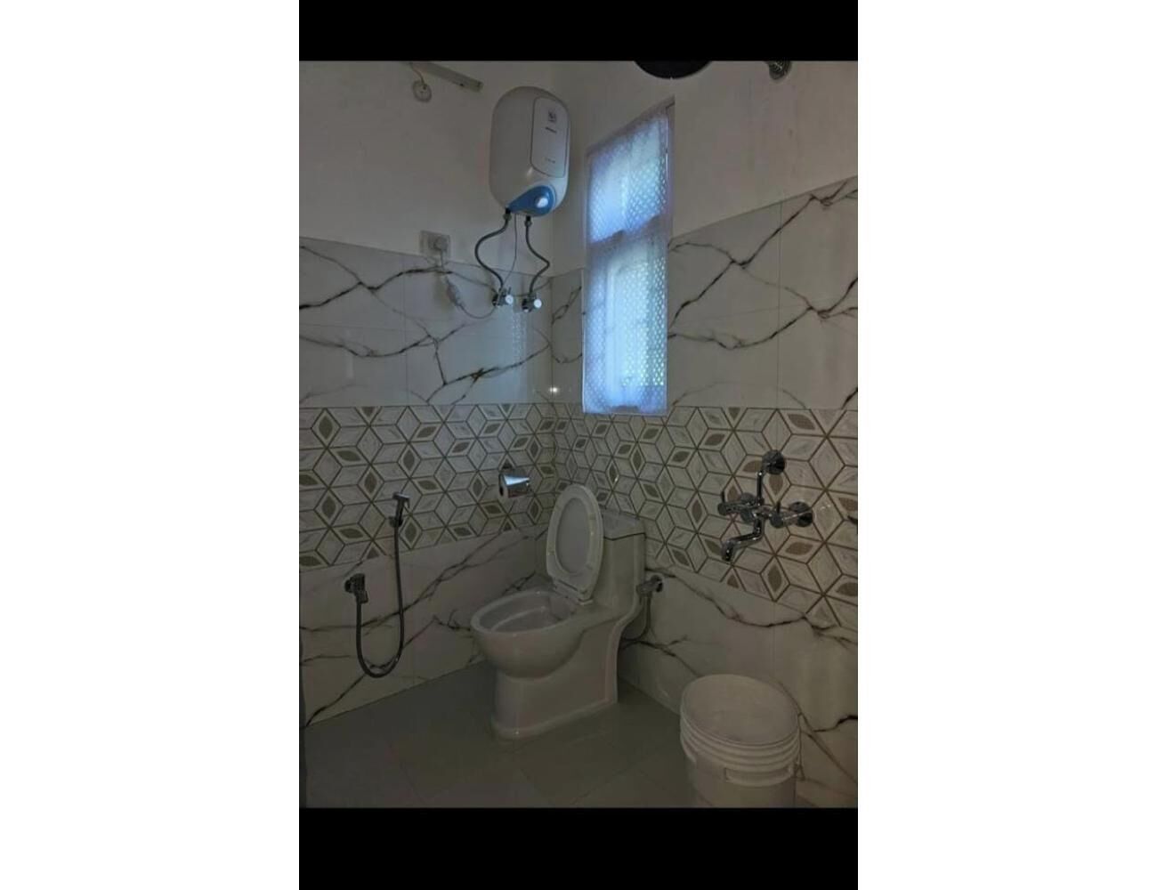 Basic Double Room, 1 Double Bed, Balcony | Bathroom | Shower, towels, soap, shampoo