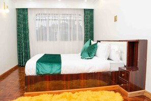 5 bedrooms, iron/ironing board, WiFi, bed sheets