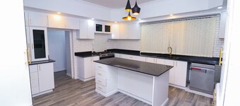 Spacious & Beautiful 5-bedroom Villa in Nairobi with WiFi