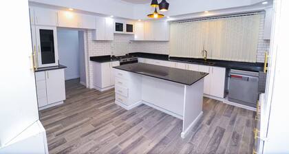 Spacious & Beautiful 5-bedroom Villa in Nairobi with WiFi